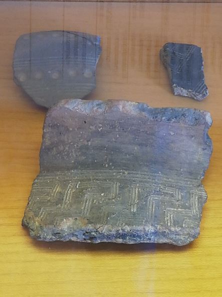 Fig. 2. Frammenti di ceramica geometrica, Museo Archeologico di Fiesole