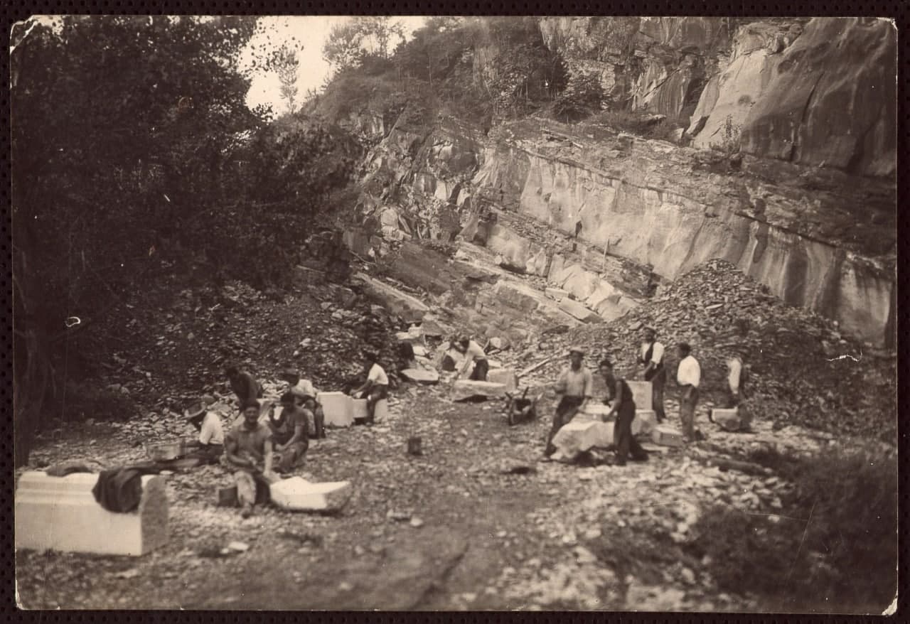 Fig. 6 – Archivio Comunale di Fiesole, Fonda Ranfagni, Scalpellini al lavoro in una tagliata