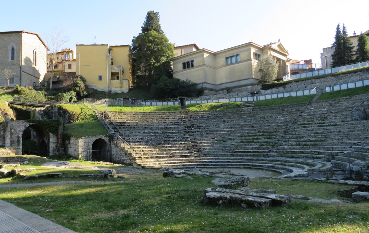 Fig. 4 - Veduta del teatro romano dalla scaena frons