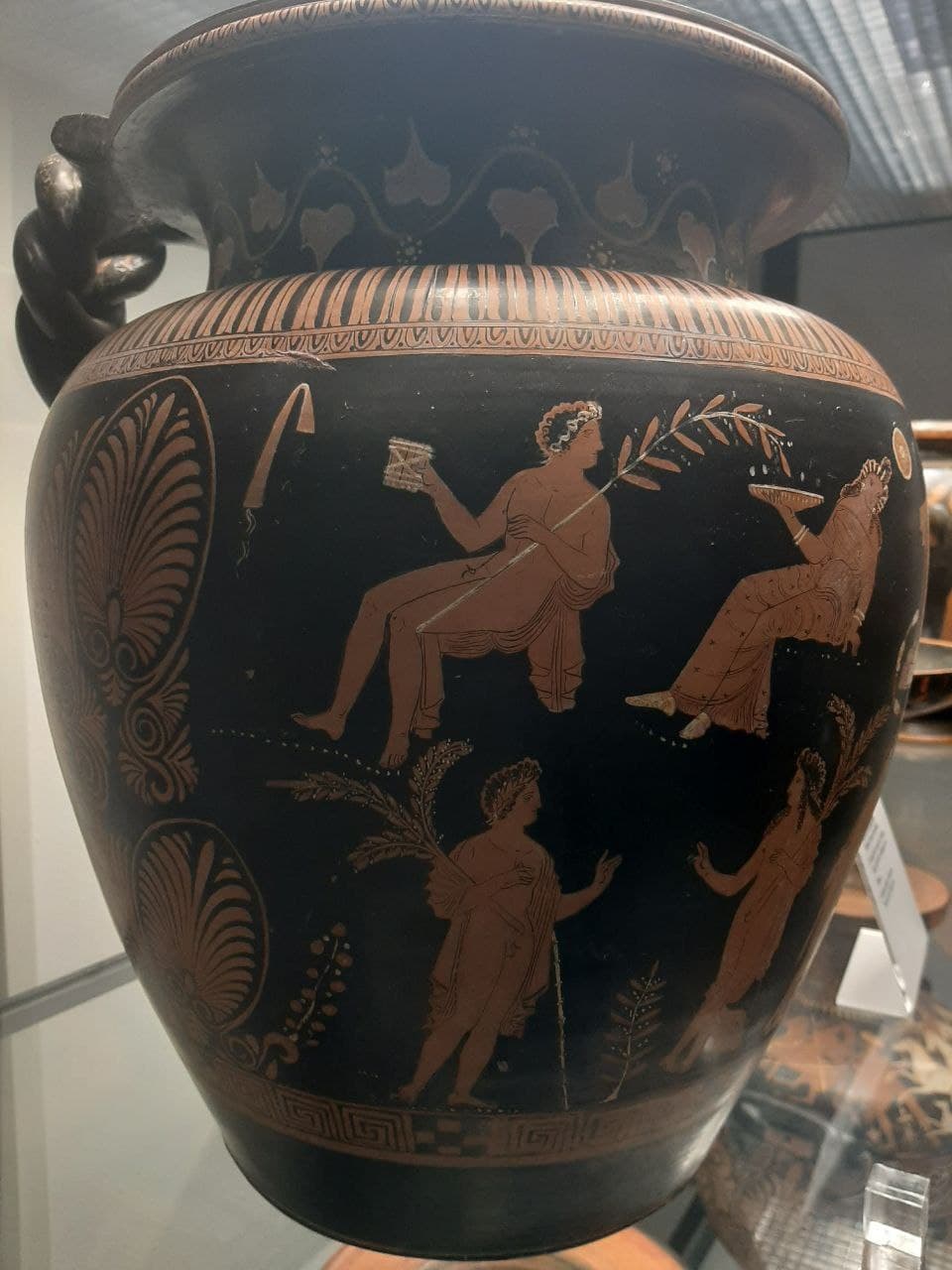 Fig. 1 - Il dio Fauno (Pan), dettaglio di brocca, IV sec. a.C., Collezione Costantini, Museo Archeologico di Fiesole.