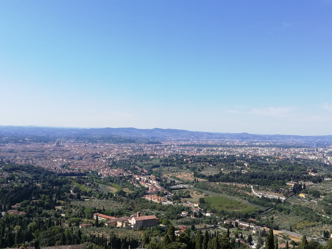 Fig. 5 - Vista della piana fiorentina dal colle di San Francesco di Fiesole