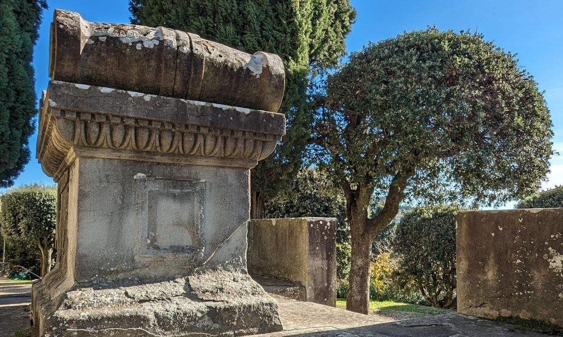L’Ara ai caduti fiesolani nel Parco della Rimembranza 