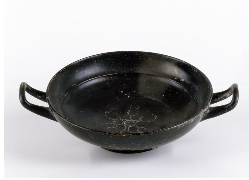 Fig. 2 - Un esemplare della ceramica cd. a vernice nera, Museo archeologico di Fiesole