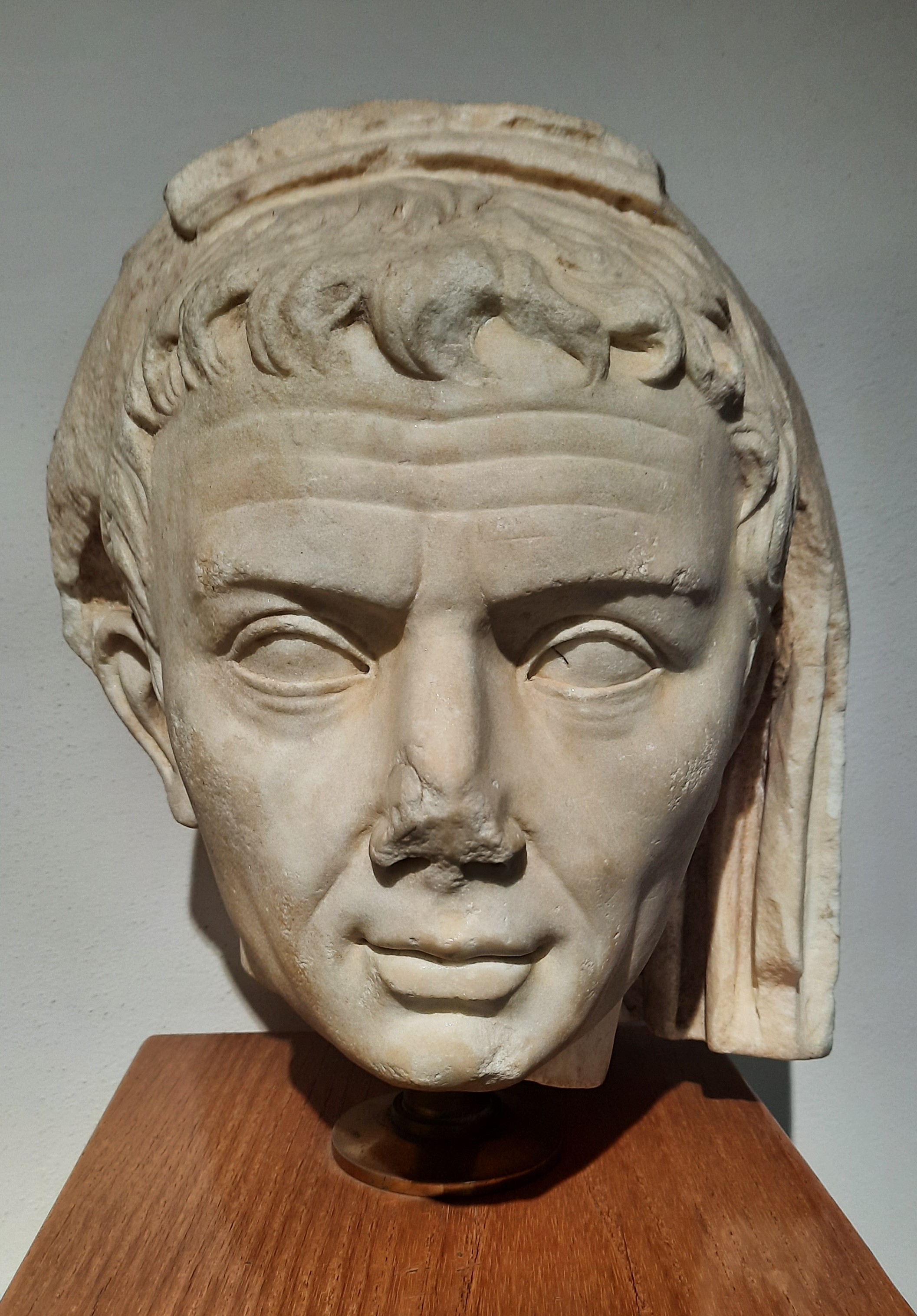 Fig. 1 - Testa maschile velata di un notabile fiesolano,