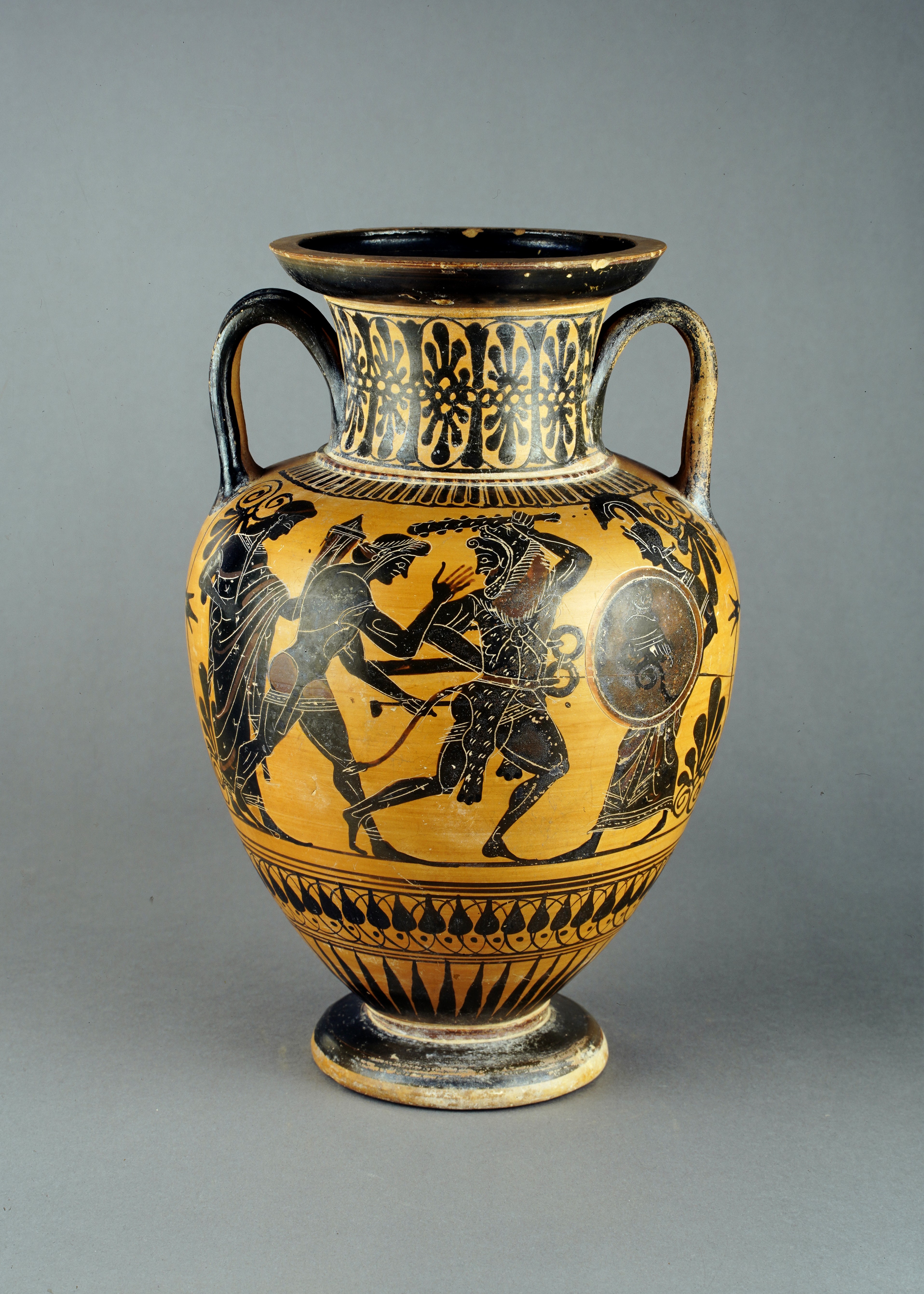 Figura 3 - Apollo ed Eracle si contendono il tripode di Delfi